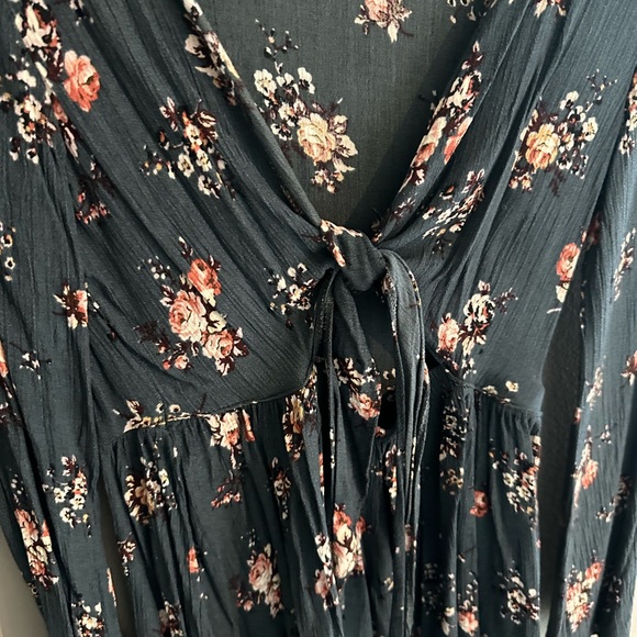 Floral front tie top - Picture 3 of 4